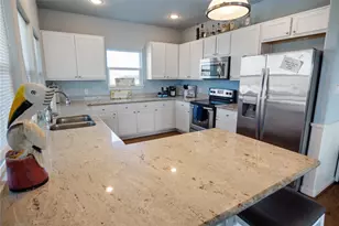 948 Kahla Dr, Crystal Beach, TX 77650 - Photo 11