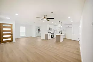 12930 Segrest Dr, Houston, TX 77047 - Photo 3