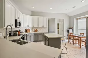 5710 Shady Hollow Ct, Rosharon, TX 77583 - Photo 9