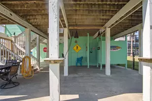 962 Raymond, Crystal Beach, TX 77650 - Photo 41