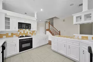 28 Waters Edge St, Conroe, TX 77356 - Photo 5