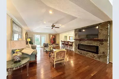 129 Circle Dr, Cleveland, TX 77327 - Photo 9