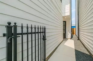 2017 Lou Ellen Ln, Houston, TX 77018 - Photo 3