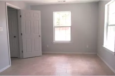 1404 Avenue B, Huntsville, TX 77340 - Photo 5