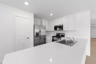 9247 Speckled Trout Dr, Baytown, TX 77521 - Photo 5