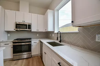 2305 Maury Street, Houston, TX 77026 - Photo 3