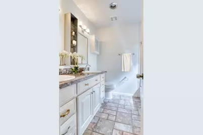 2201 Fountain View Drive #J 15, Houston, TX 77057 - Photo 11