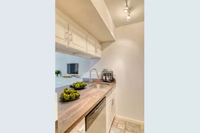 2201 Fountain View Drive #J 15, Houston, TX 77057 - Photo 5