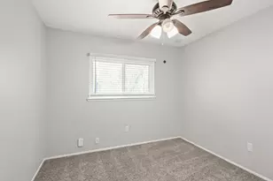 35 N Wavy Oak Cir, The Woodlands, TX 77381 - Photo 15