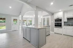 705 Briarmeadow Ave, Friendswood, TX 77546 - Photo 5