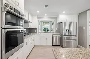 705 Briarmeadow Ave, Friendswood, TX 77546 - Photo 7