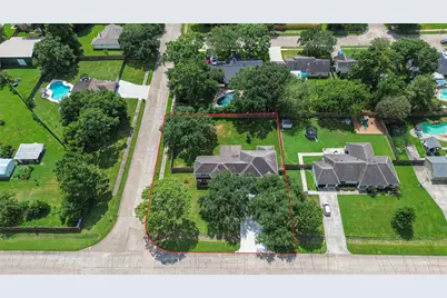 705 Briarmeadow Avenue, Friendswood, TX 77546 - Photo 45