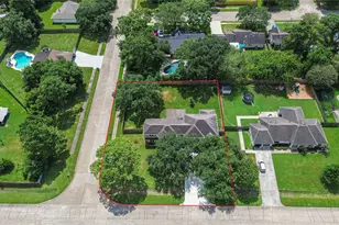 705 Briarmeadow Ave, Friendswood, TX 77546 - Photo 45