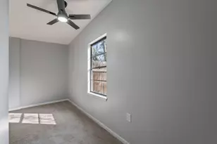 105 N Woodsway St E, Conroe, TX 77301 - Photo 33