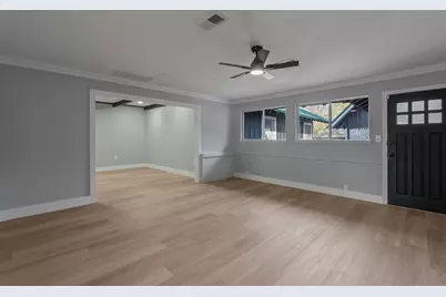 105 N Woodsway Street E, Conroe, TX 77301 - Photo 11