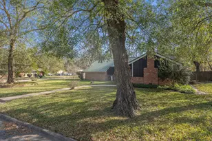 105 N Woodsway St E, Conroe, TX 77301 - Photo 7