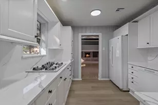 105 N Woodsway St E, Conroe, TX 77301 - Photo 25