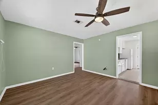 702 S Holmes St, La Porte, TX 77571 - Photo 9