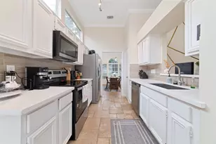 36 N Rain Forest Ct, The Woodlands, TX 77380 - Photo 9