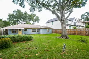 5227 Maple St, Bellaire, TX 77401 - Photo 17