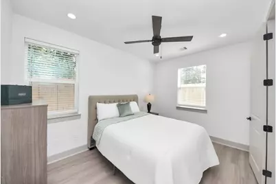 5303 Kindred Garden Lane #B, Houston, TX 77091 - Photo 11