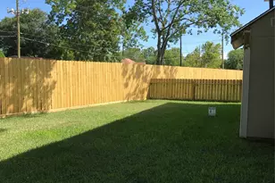 1020 N Main St, Baytown, TX 77520 - Photo 9