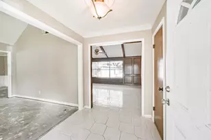 16511 Clearcrest Dr, Houston, TX 77059 - Photo 3