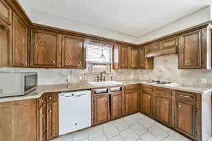 16511 Clearcrest Dr, Houston, TX 77059 - Photo 9