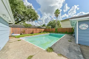 16511 Clearcrest Dr, Houston, TX 77059 - Photo 29