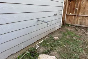 1127 Christmas Point Dr, Bacliff, TX 77518 - Photo 9