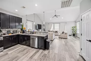 14702 Meadow Acre Trl, Houston, TX 77049 - Photo 5