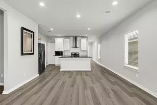 12737 Ermine St, Houston, TX 77047 - Photo 9