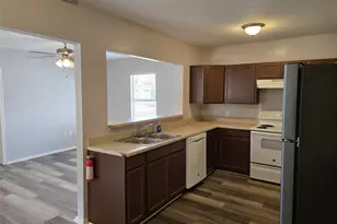 1708 W 5th St, Freeport, TX 77541 - Photo 3