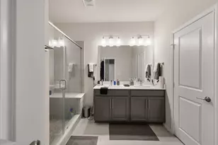 10507 Marston Vineyard Dr, Houston, TX 77025 - Photo 11