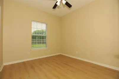 1611 N Avenue R, Freeport, TX 77541 - Photo 9