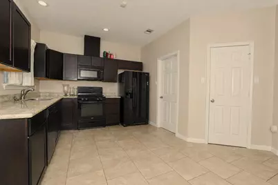 1611 N Avenue R, Freeport, TX 77541 - Photo 5