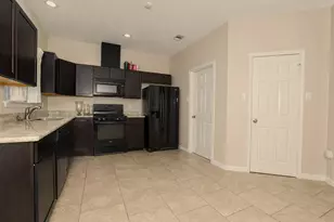 1611 N Avenue R, Freeport, TX 77541 - Photo 5