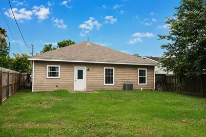 1611 N Avenue R, Freeport, TX 77541 - Photo 13