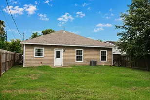 1611 N Avenue R, Freeport, TX 77541 - Photo 13