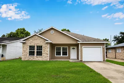 1611 N Avenue R, Freeport, TX 77541 - Photo 1