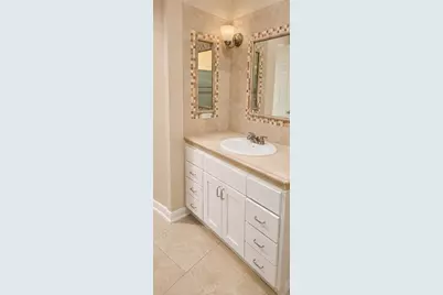 8642 Fredericksburg Road #303, San Antonio, TX 78240 - Photo 5