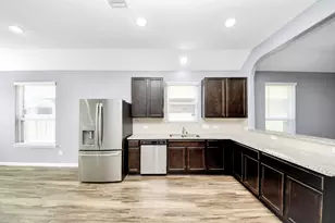 2335 Spring Hollow Dr, Baytown, TX 77521 - Photo 11