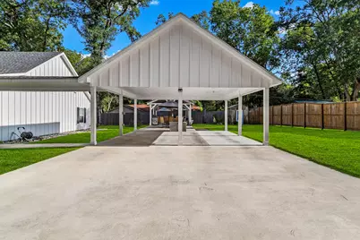 1012 W Jones Street, Livingston, TX 77351 - Photo 13