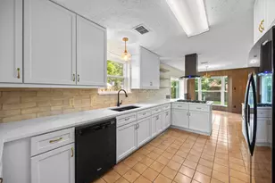 10214 Huntington View Dr, Houston, TX 77099 - Photo 11