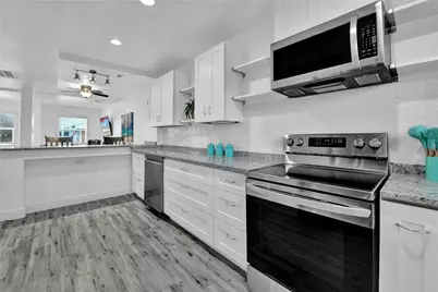4013 Ave N 1/2, Galveston, TX 77550 - Photo 9