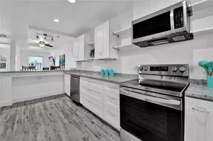 4013 Ave N 1/2, Galveston, TX 77550 - Photo 9