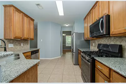 6307 S Wintersage Lane, Houston, TX 77066 - Photo 11