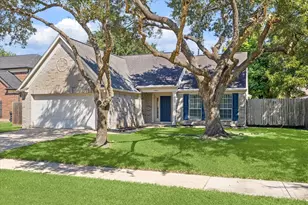 3909 Greenwood Dr, Pearland, TX 77584 - Photo 3
