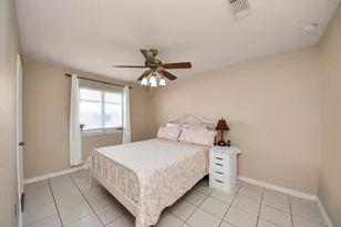 9519 Summer Laurel Ln, Houston, TX 77088 - Photo 17