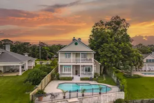 3039 Bayshore Dr, Bacliff, TX 77518 - Photo 1